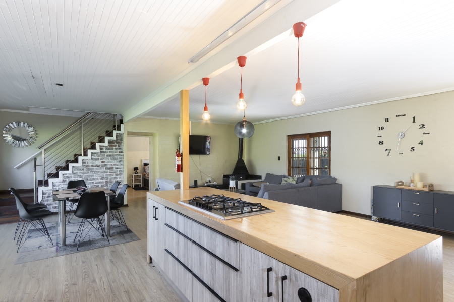 4 Bedroom Property for Sale in Sir Lowrys Pass Village Western Cape